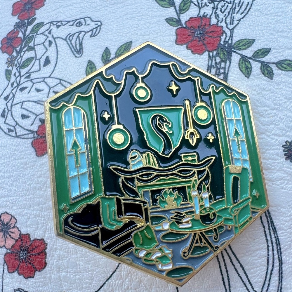 NEW Harry Potter Slytherin Common Room Pin - Wizarding World